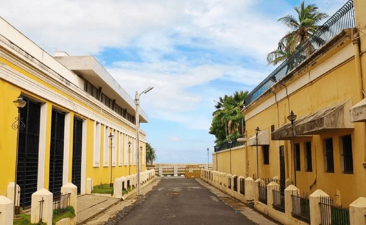 Best Hotel Rooms in Pondicherry near White Town and Rock Beach